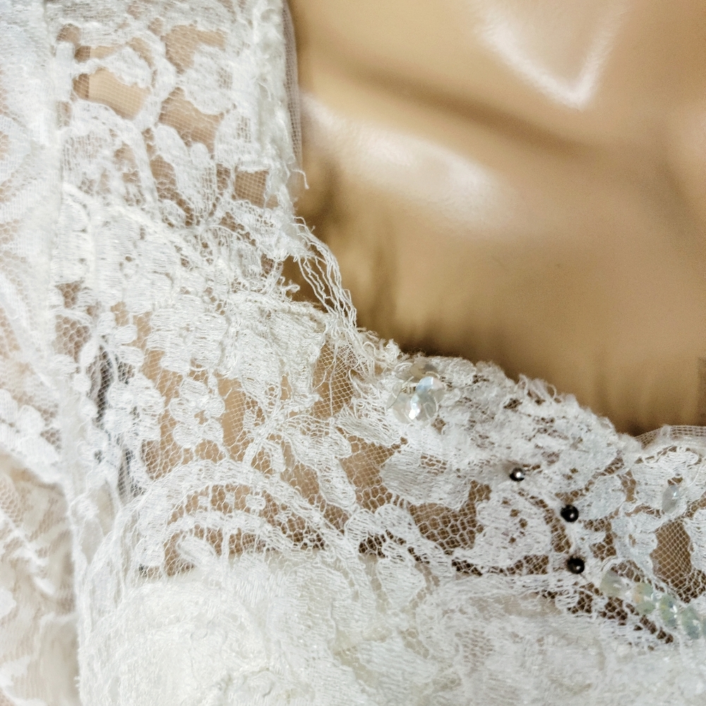 🕊️ Vintage Mid Century Floral Lace Wedding Gown size 2 - Picture 8 of 12